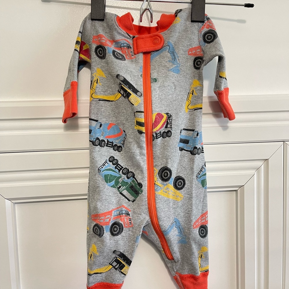 Hanna Andersson Zip Sleeper, orange construction trucks. 0-3 months.